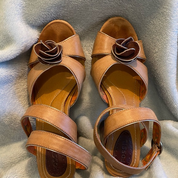 Fossil Leather Wooden Heel Platform Sandals - Picture 5 of 14